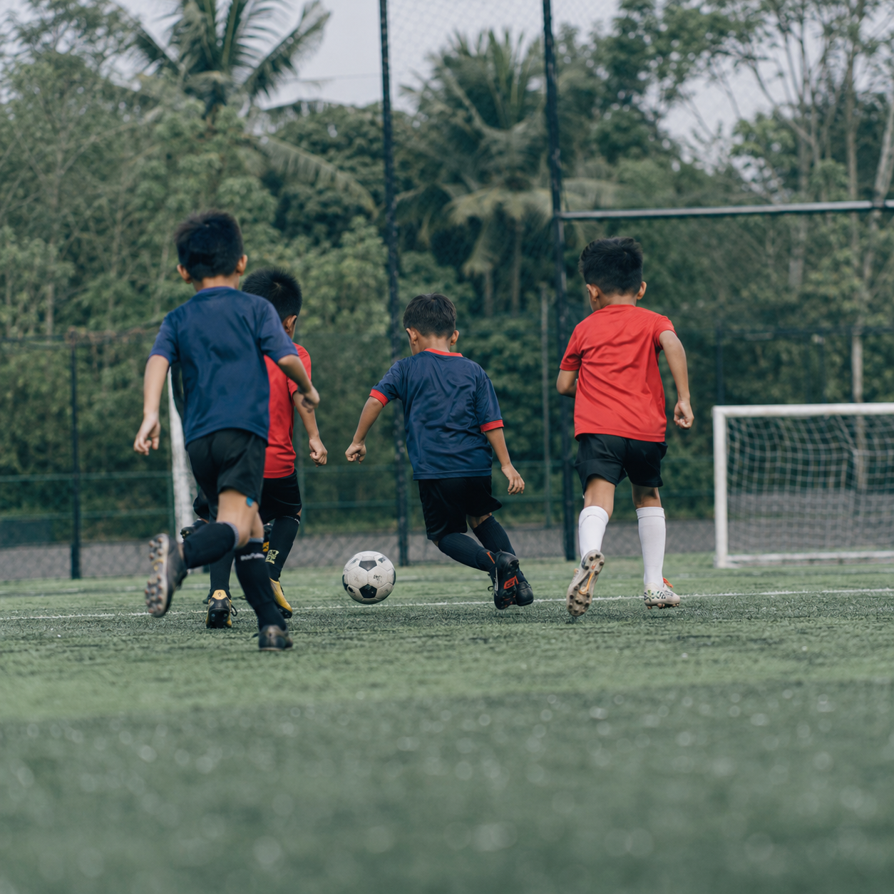 Permainan 4v4 dengan gawang kecil portabel